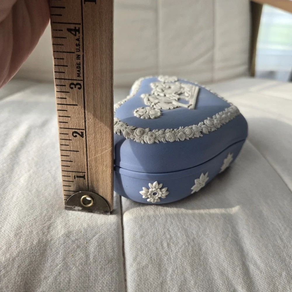 Wedgwood Blue Jasperware Heart Trinket Jewelry Box Ulysses Chariot Horse Angel